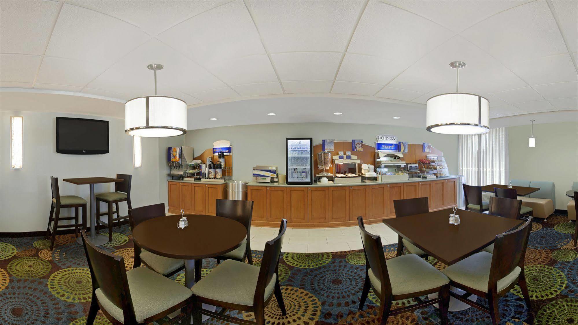 Holiday Inn Express Romulus / Detroit Airport By Ihg Εξωτερικό φωτογραφία